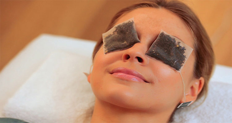 درمان سیاهی و گودی زیر چشم با چای کیسه ای سرد
