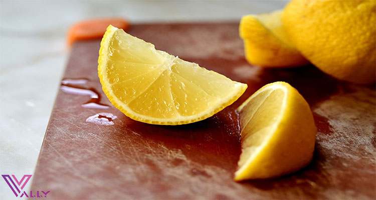 از بین بردن بوی بد یخچال با لیمو