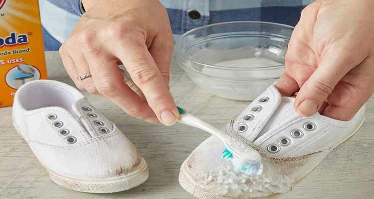 تمیز کردن کفش سفید با خمیر دندان