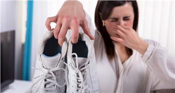 10 تا سریع ترین راه های از بین بردن بوی بد کفش